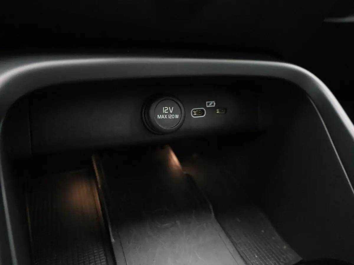 Recharge Plus 69 kWh | CAMERA | NAVIGATIE | ELEK.KOFFERBAK | STOEL-STUUR VERWARMING | PANORAMADAK |