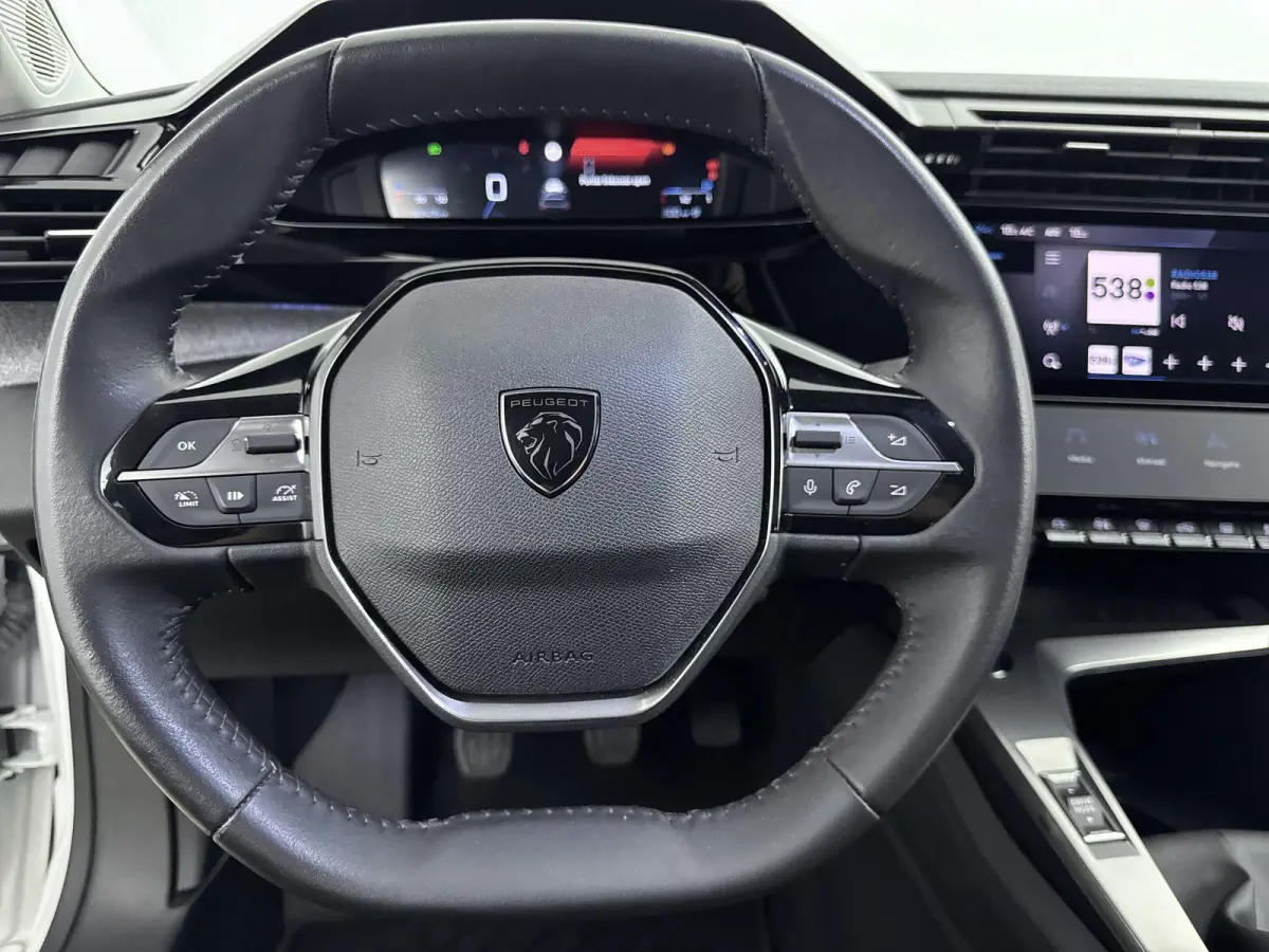 130pk Allure Pack Business | Navigatie | CarPlay | Adaptieve Cruise Control | All Season Banden | 360 Camera