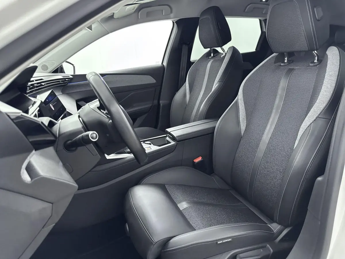 130pk Allure Pack Business | Navigatie | CarPlay | Adaptieve Cruise Control | All Season Banden | 360 Camera