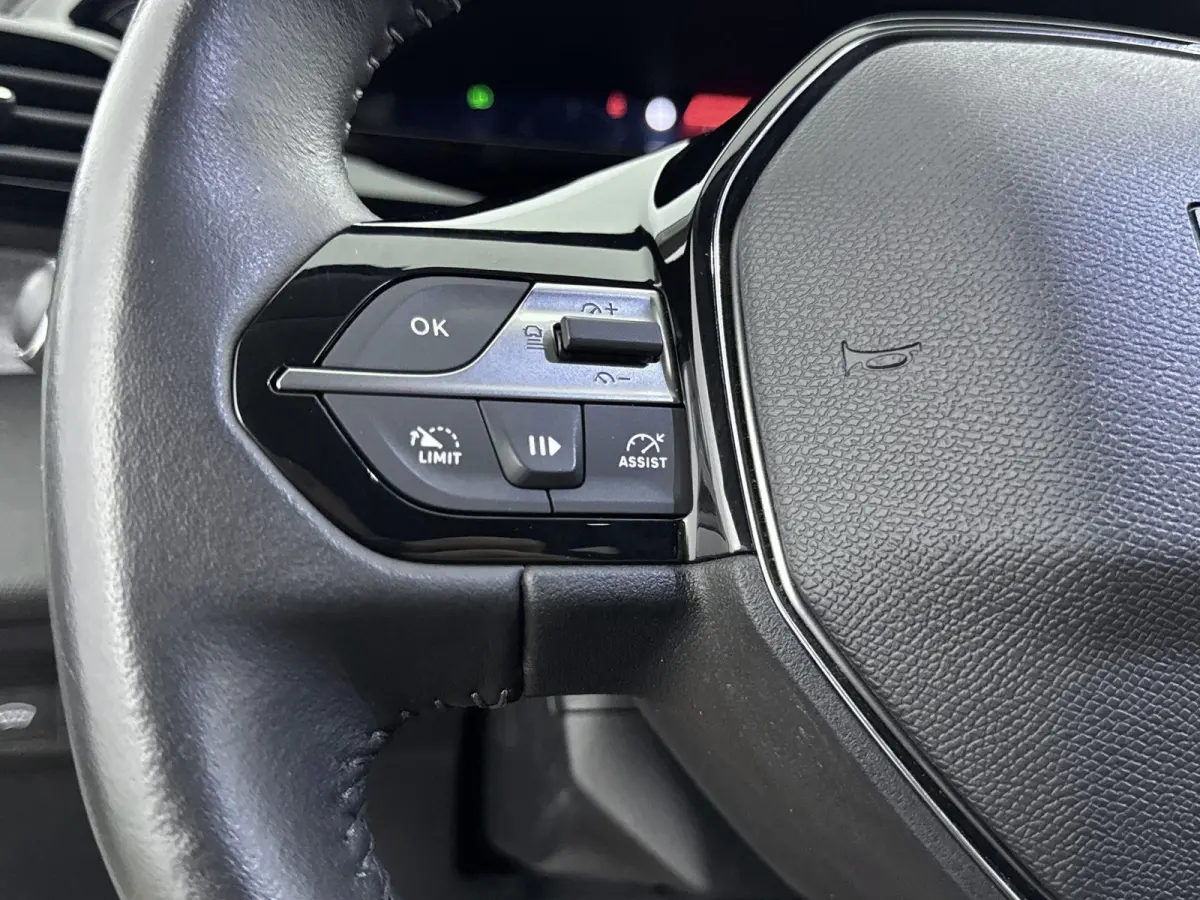 130pk Allure Pack Business | Navigatie | CarPlay | Adaptieve Cruise Control | All Season Banden | 360 Camera