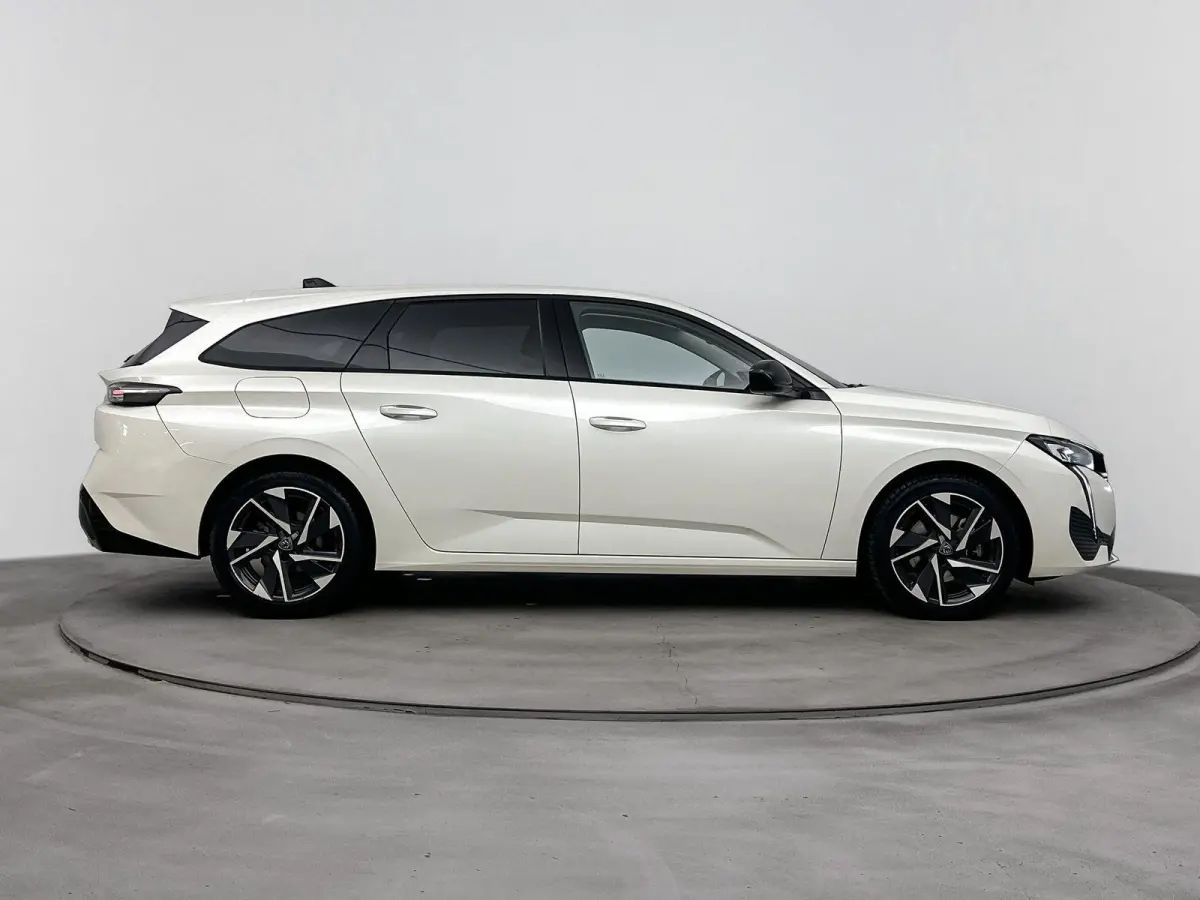 130pk Allure Pack Business | Navigatie | CarPlay | Adaptieve Cruise Control | All Season Banden | 360 Camera