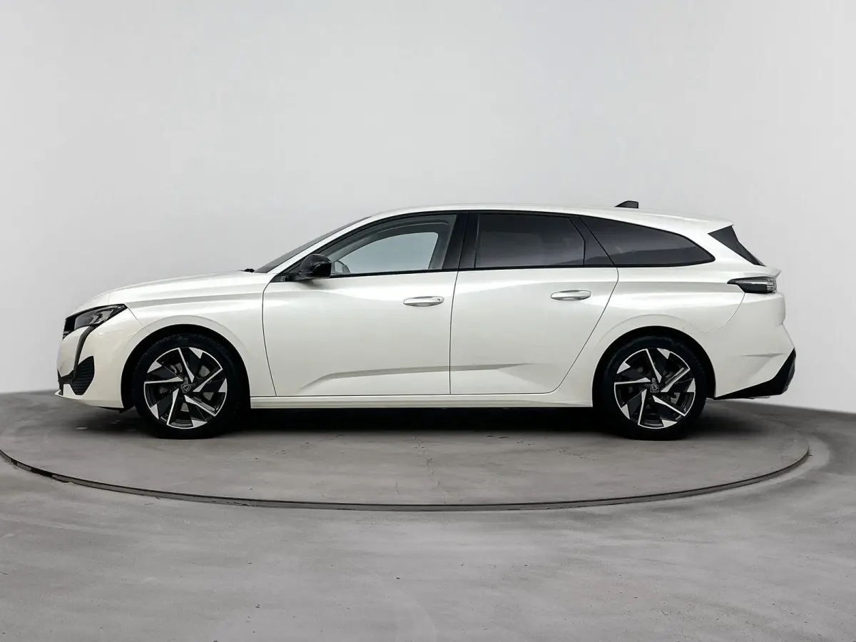 130pk Allure Pack Business | Navigatie | CarPlay | Adaptieve Cruise Control | All Season Banden | 360 Camera