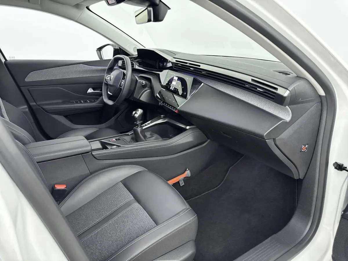 130pk Allure Pack Business | Navigatie | CarPlay | Adaptieve Cruise Control | All Season Banden | 360 Camera