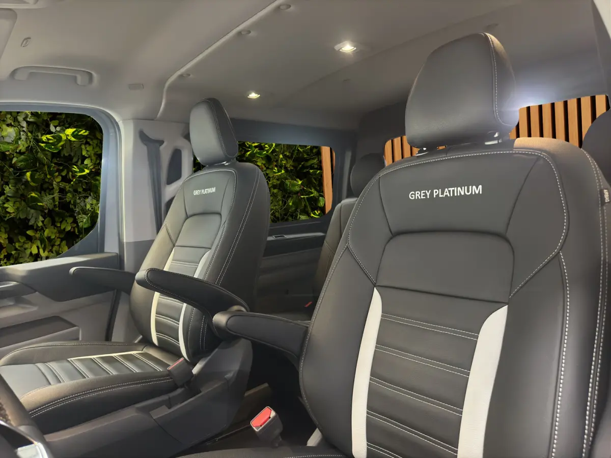 Plug-in-Hybrid Grey Platinum Dubbel Cabine | 360 cam. | 5-zits | Sportpakket | Fiscaal aantrekkelijk | 360 Camera