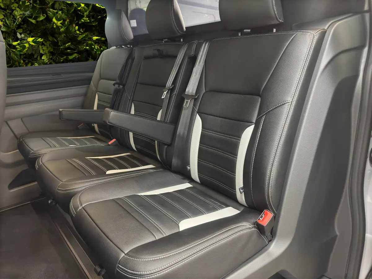 Plug-in-Hybrid Grey Platinum Dubbel Cabine | 360 cam. | 5-zits | Sportpakket | Fiscaal aantrekkelijk | 360 Camera