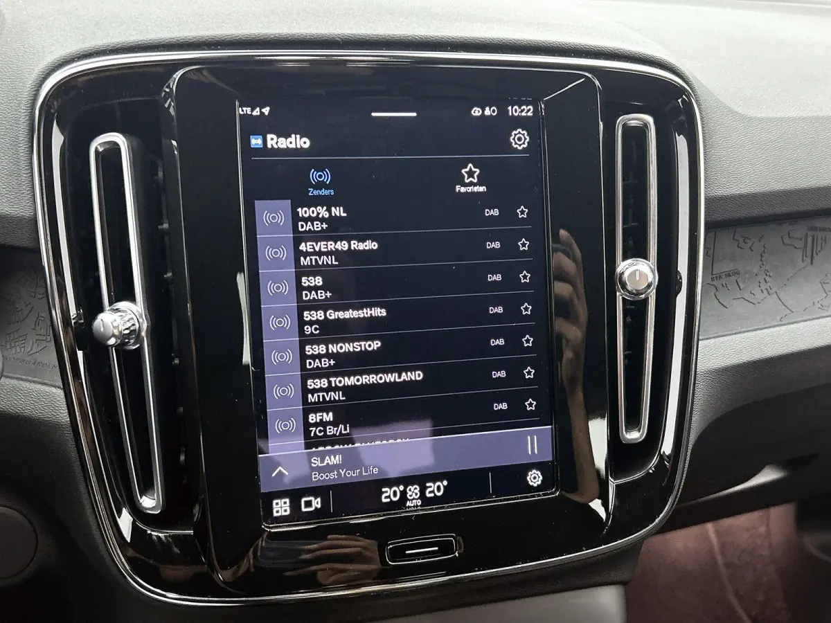 Core | Apple Carplay / Android Auto | Achteruitrijcamera | Parkeersensoren |