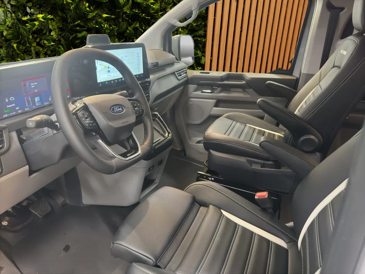 Plug-in-Hybrid Grey Platinum Dubbel Cabine | 360 cam. | 5-zits | Sportpakket | Fiscaal aantrekkelijk | 1-fase laadkabel mode 3 16A, 10 meter (PHEV) | 12-weg verstel- en verwarmbare AGR bestu