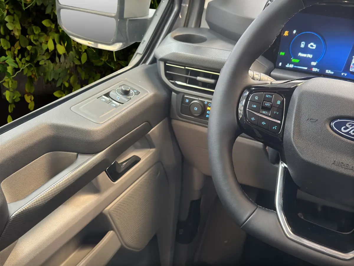Plug-in-Hybrid Grey Platinum Dubbel Cabine | 360 cam. | 5-zits | Sportpakket | Fiscaal aantrekkelijk | 1-fase laadkabel mode 3 16A, 10 meter (PHEV) | 12-weg verstel- en verwarmbare AGR bestu