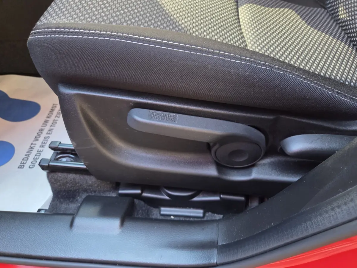 1.4 Boosterjet Select Smart Hybrid Automaat/ Parkeersensoren voor/ Apple Carplay-Android auto/ Camera/ Rijklaarprijs