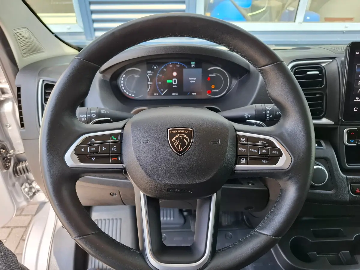 3.5t L3H2 Zwaar 110 kWh | 8 JAAR GARANTIE | CAMERA | DIGITALE BINNESPIEGEL | NAVI | BETIMMERING | DRAADLOOS CARPLAY |