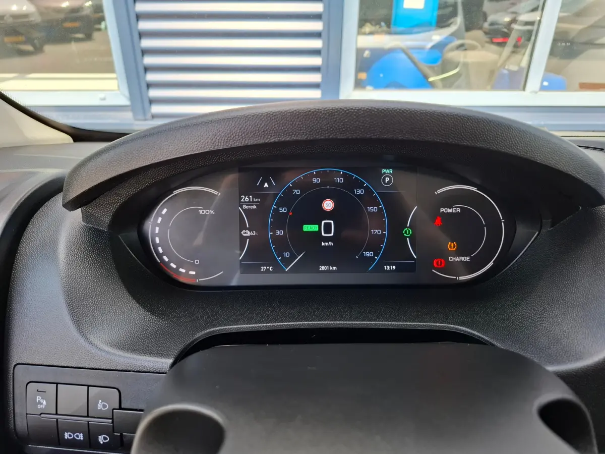 3.5t L3H2 Zwaar 110 kWh | 8 JAAR GARANTIE | CAMERA | DIGITALE BINNESPIEGEL | NAVI | BETIMMERING | DRAADLOOS CARPLAY |