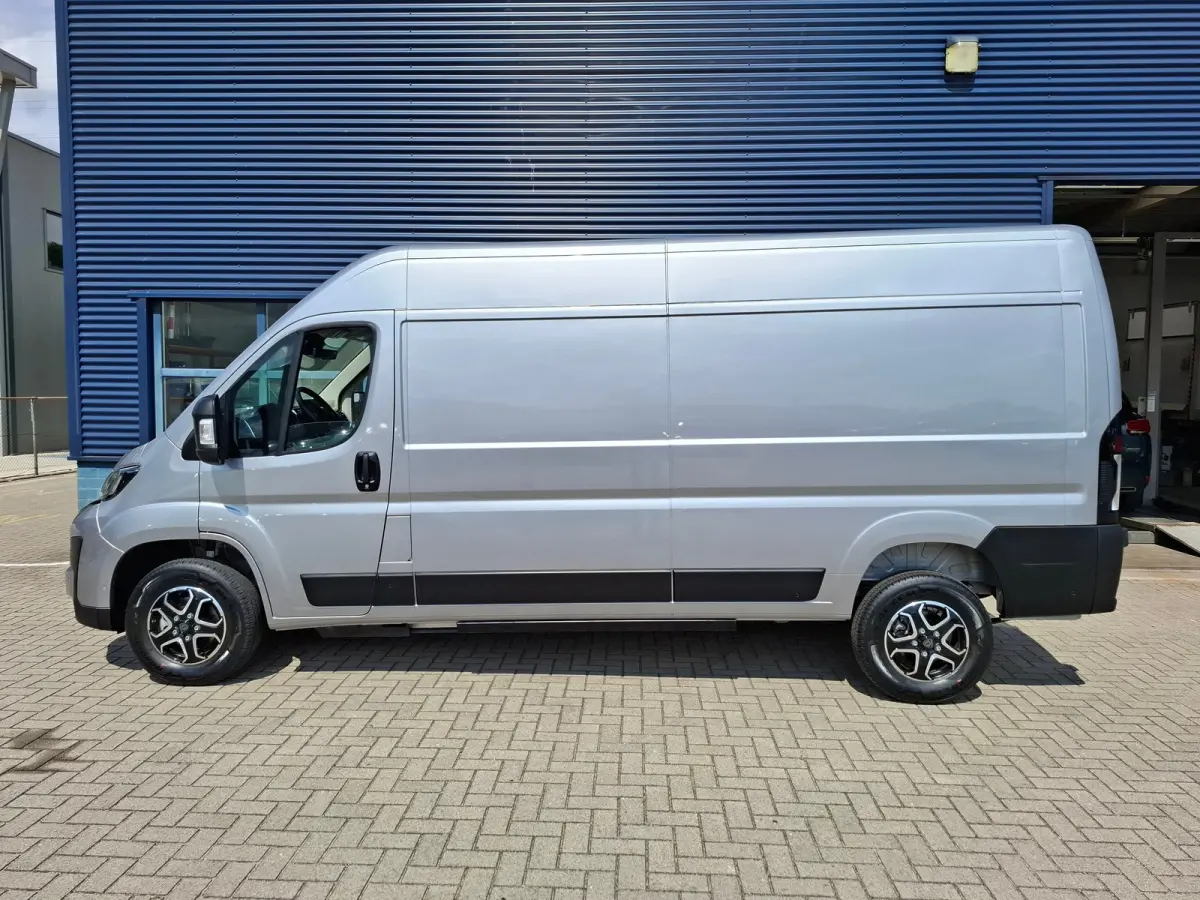 3.5t L3H2 Zwaar 110 kWh | 8 JAAR GARANTIE | CAMERA | DIGITALE BINNESPIEGEL | NAVI | BETIMMERING | DRAADLOOS CARPLAY |