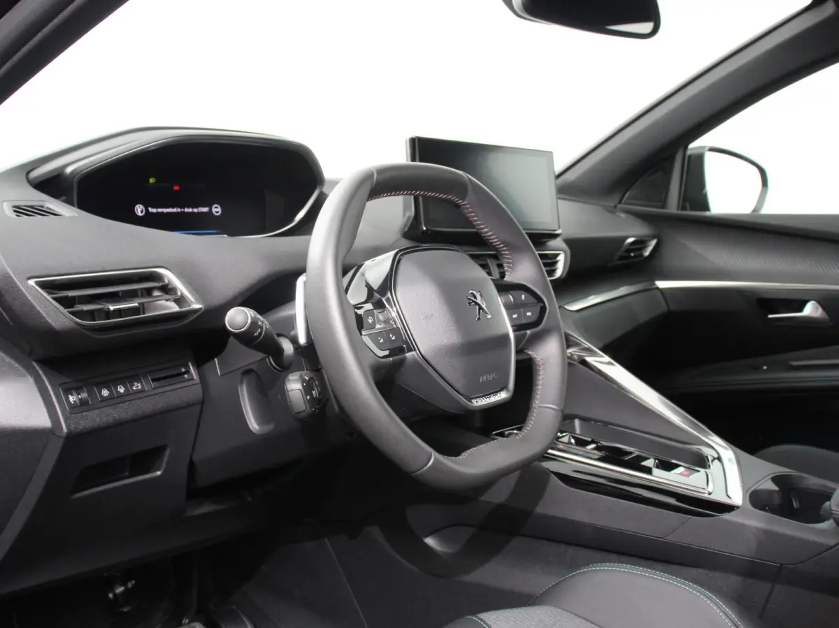 1.2 PureTech Allure Climate control Adaptive cruise control Achteruitrijd camera Parkeersensoren Verwarmde voorstoelen LED Navigatie Apple Carplay/ Android Auto