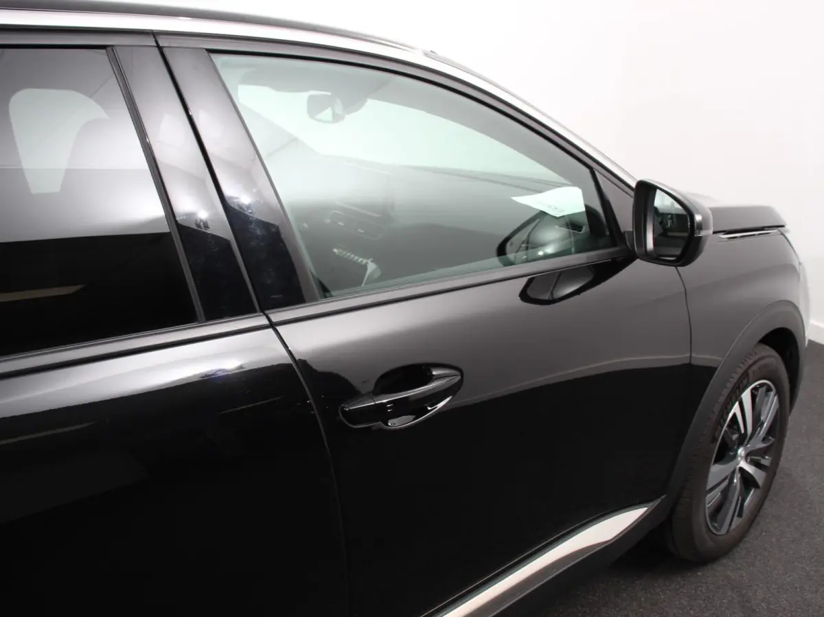1.2 PureTech Allure Climate control Adaptive cruise control Achteruitrijd camera Parkeersensoren Verwarmde voorstoelen LED Navigatie Apple Carplay/ Android Auto
