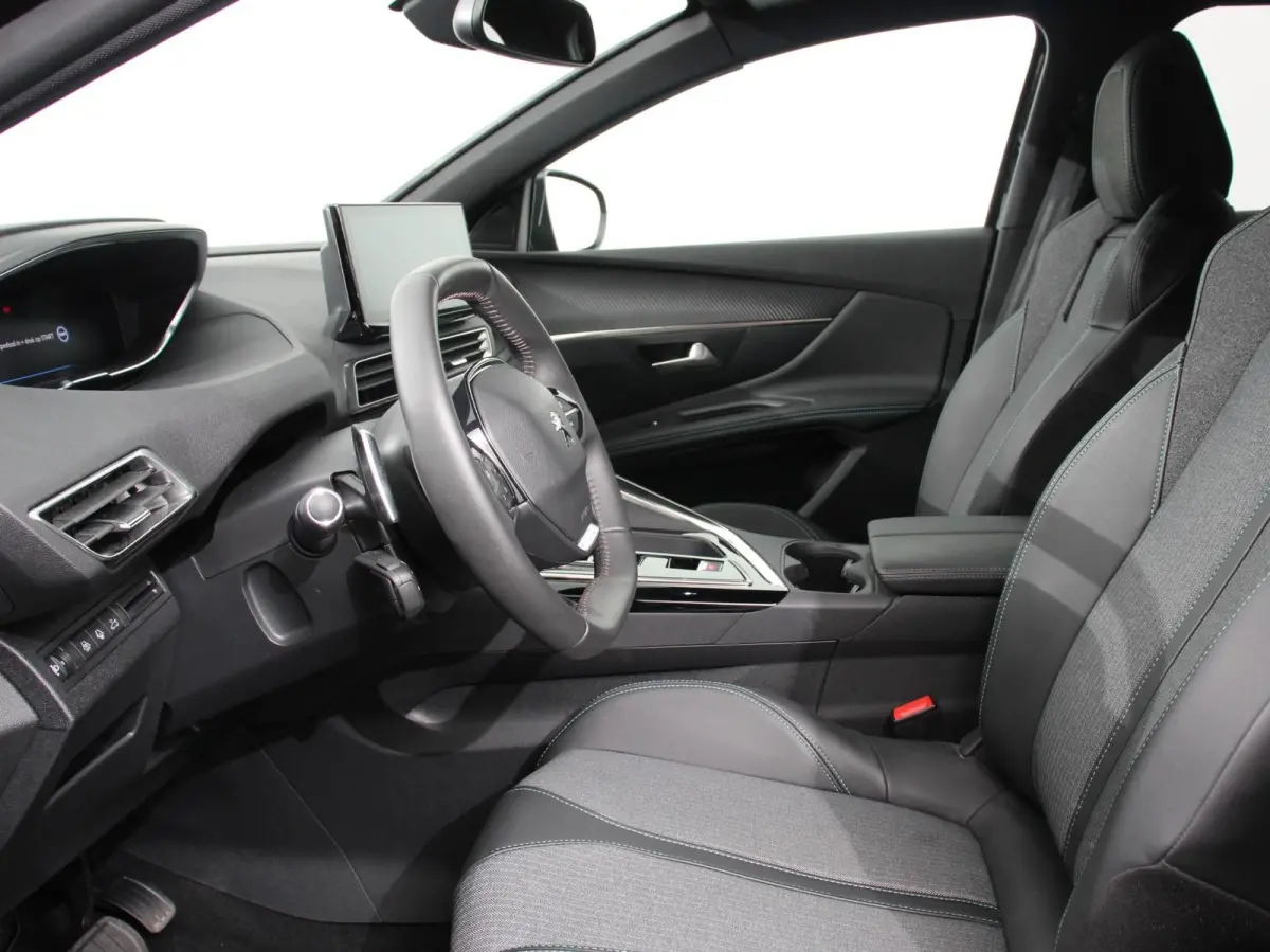 1.2 PureTech Allure Climate control Adaptive cruise control Achteruitrijd camera Parkeersensoren Verwarmde voorstoelen LED Navigatie Apple Carplay/ Android Auto