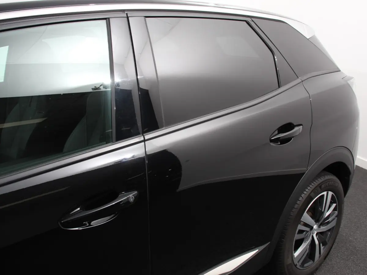 1.2 PureTech Allure Climate control Adaptive cruise control Achteruitrijd camera Parkeersensoren Verwarmde voorstoelen LED Navigatie Apple Carplay/ Android Auto
