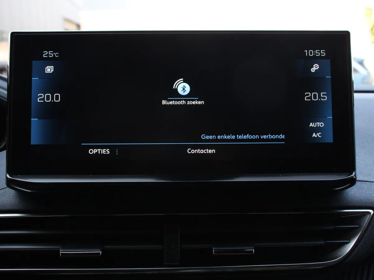 1.2 PureTech Allure Climate control Adaptive cruise control Achteruitrijd camera Parkeersensoren Verwarmde voorstoelen LED Navigatie Apple Carplay/ Android Auto