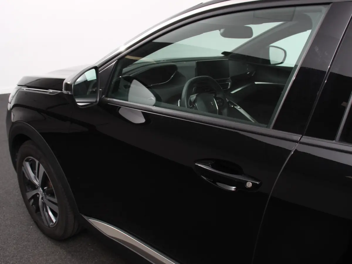 1.2 PureTech Allure Climate control Adaptive cruise control Achteruitrijd camera Parkeersensoren Verwarmde voorstoelen LED Navigatie Apple Carplay/ Android Auto