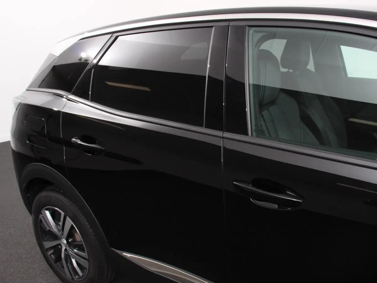 1.2 PureTech Allure Climate control Adaptive cruise control Achteruitrijd camera Parkeersensoren Verwarmde voorstoelen LED Navigatie Apple Carplay/ Android Auto