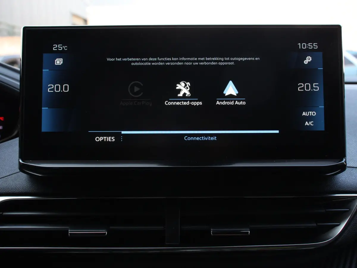 1.2 PureTech Allure Climate control Adaptive cruise control Achteruitrijd camera Parkeersensoren Verwarmde voorstoelen LED Navigatie Apple Carplay/ Android Auto