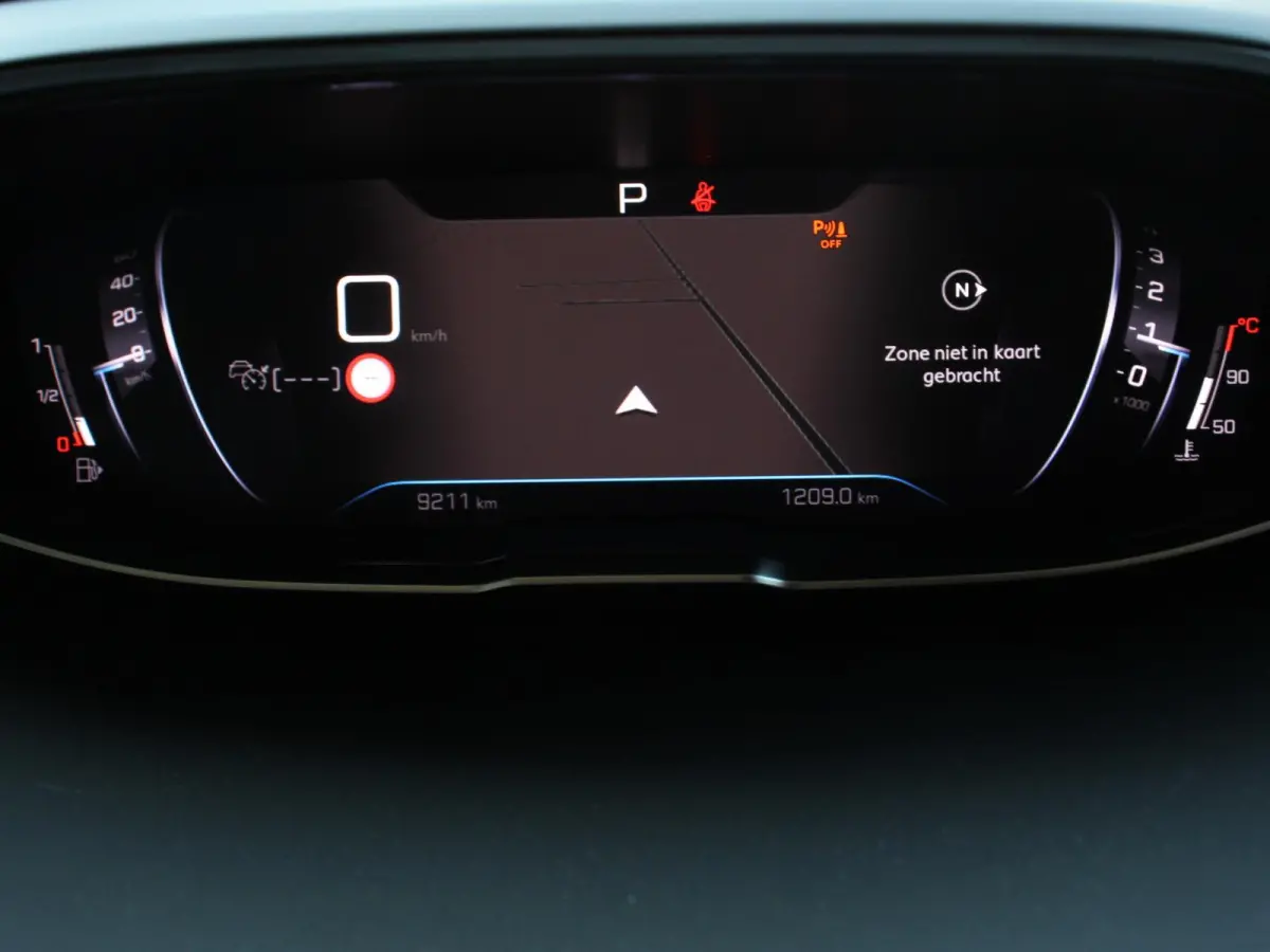 1.2 PureTech Allure Climate control Adaptive cruise control Achteruitrijd camera Parkeersensoren Verwarmde voorstoelen LED Navigatie Apple Carplay/ Android Auto