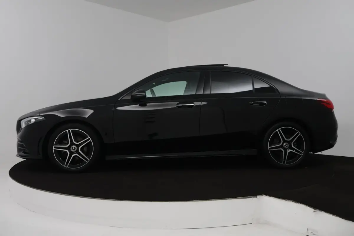 200 Business Solution AMG (PANORAMADAK, STOELVERWARMING, ACHTERUITRIJCAMERA, SFEERVERLICHT
