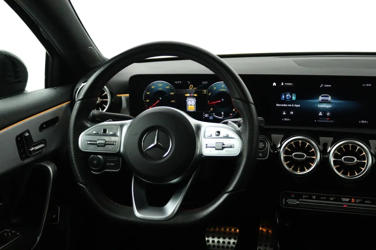 200 Business Solution AMG (PANORAMADAK, STOELVERWARMING, ACHTERUITRIJCAMERA, SFEERVERLICHT