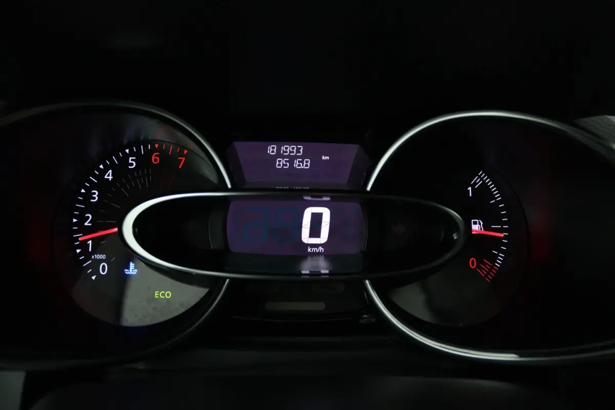 0.9 TCe Limited (TREKHAAK, NAVIGATIE, CAMERA, PARKEERSENSOREN, BLUETOOTH, CRUISE CONTROL)