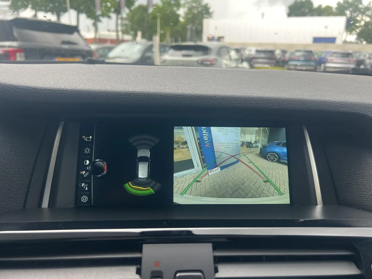 xDrive28i Centennial High Executive | Head-up | Panoramadak | Camera voor+achter | Elek. Achterklep | Bi-Xenon | Flippers | Stoelverwarming | Elek. Stoelen met Memory voor bestuurder
