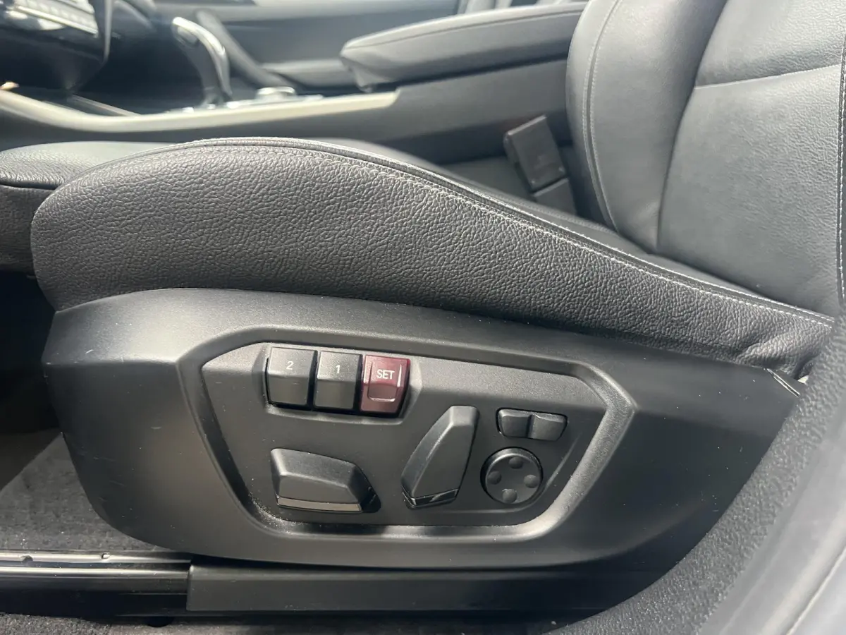 xDrive28i Centennial High Executive | Head-up | Panoramadak | Camera voor+achter | Elek. Achterklep | Bi-Xenon | Flippers | Stoelverwarming | Elek. Stoelen met Memory voor bestuurder