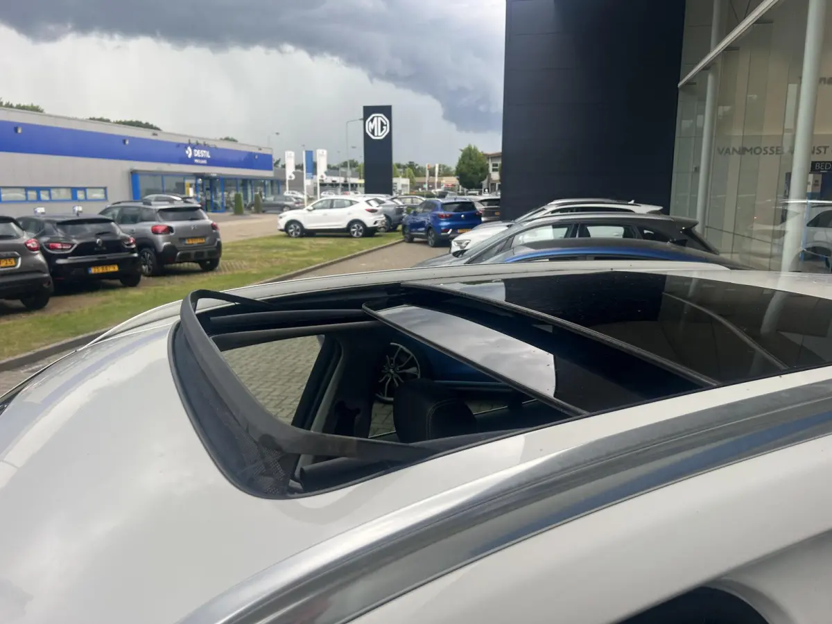 xDrive28i Centennial High Executive | Head-up | Panoramadak | Camera voor+achter | Elek. Achterklep | Bi-Xenon | Flippers | Stoelverwarming | Elek. Stoelen met Memory voor bestuurder