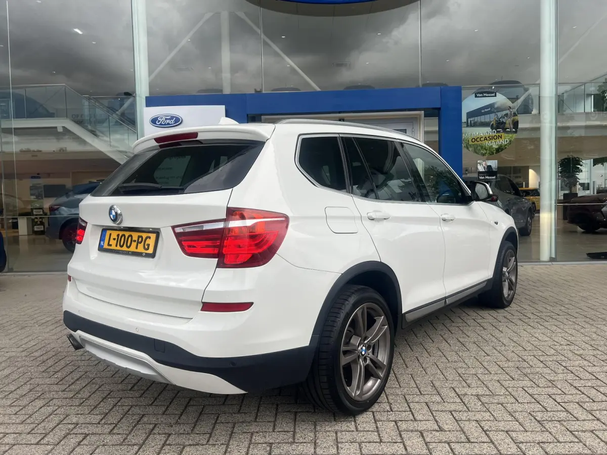 xDrive28i Centennial High Executive | Head-up | Panoramadak | Camera voor+achter | Elek. Achterklep | Bi-Xenon | Flippers | Stoelverwarming | Elek. Stoelen met Memory voor bestuurder