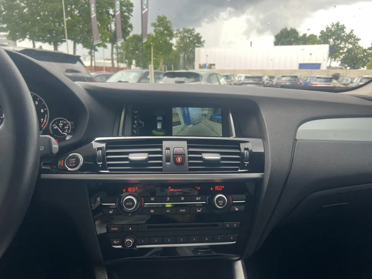 xDrive28i Centennial High Executive | Head-up | Panoramadak | Camera voor+achter | Elek. Achterklep | Bi-Xenon | Flippers | Stoelverwarming | Elek. Stoelen met Memory voor bestuurder