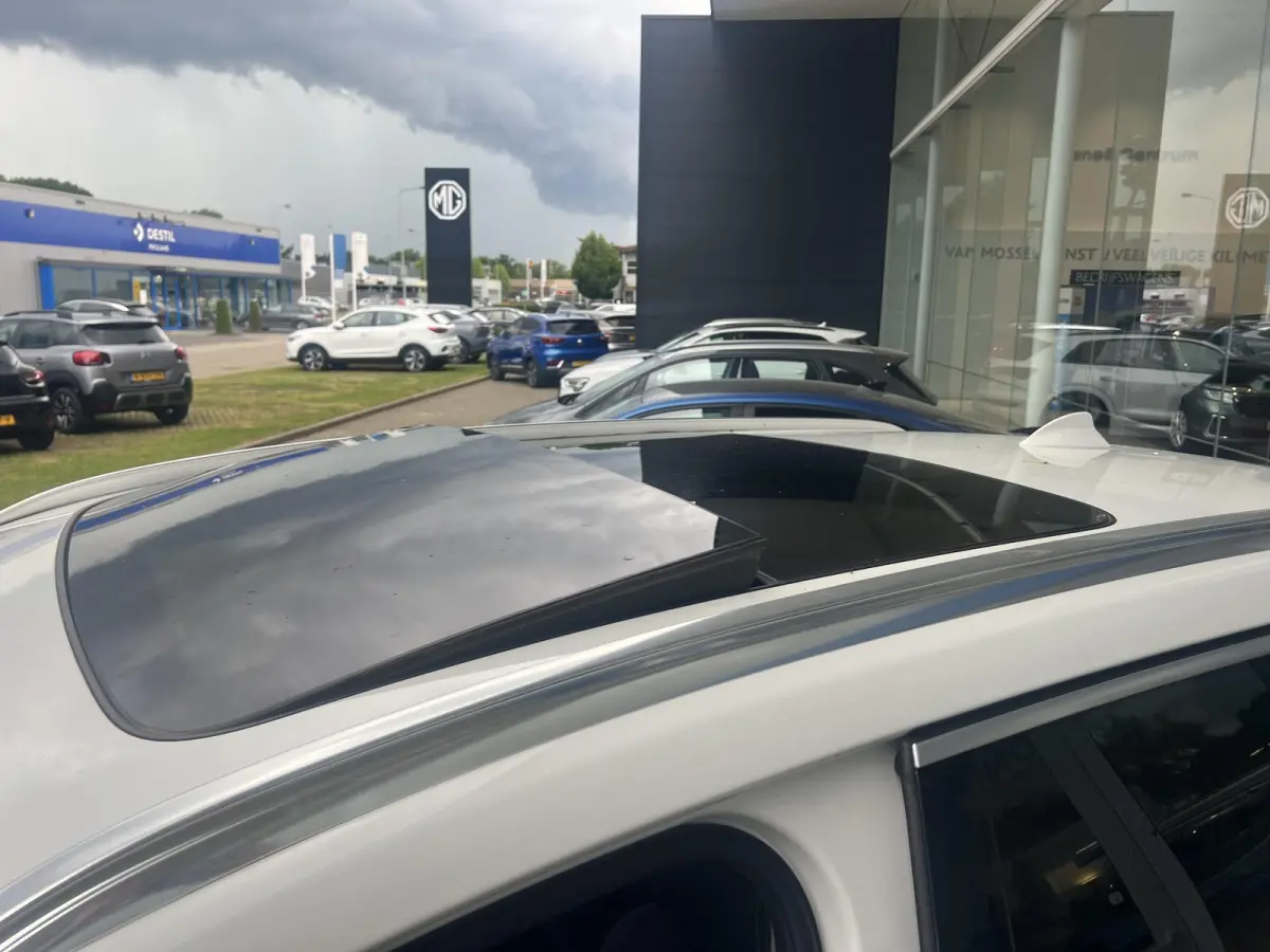 xDrive28i Centennial High Executive | Head-up | Panoramadak | Camera voor+achter | Elek. Achterklep | Bi-Xenon | Flippers | Stoelverwarming | Elek. Stoelen met Memory voor bestuurder