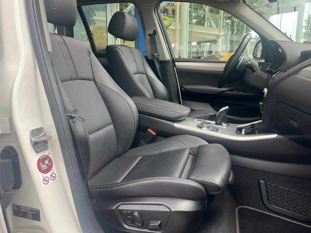 xDrive28i Centennial High Executive | Head-up | Panoramadak | Camera voor+achter | Elek. Achterklep | Bi-Xenon | Flippers | Stoelverwarming | Elek. Stoelen met Memory voor bestuurder
