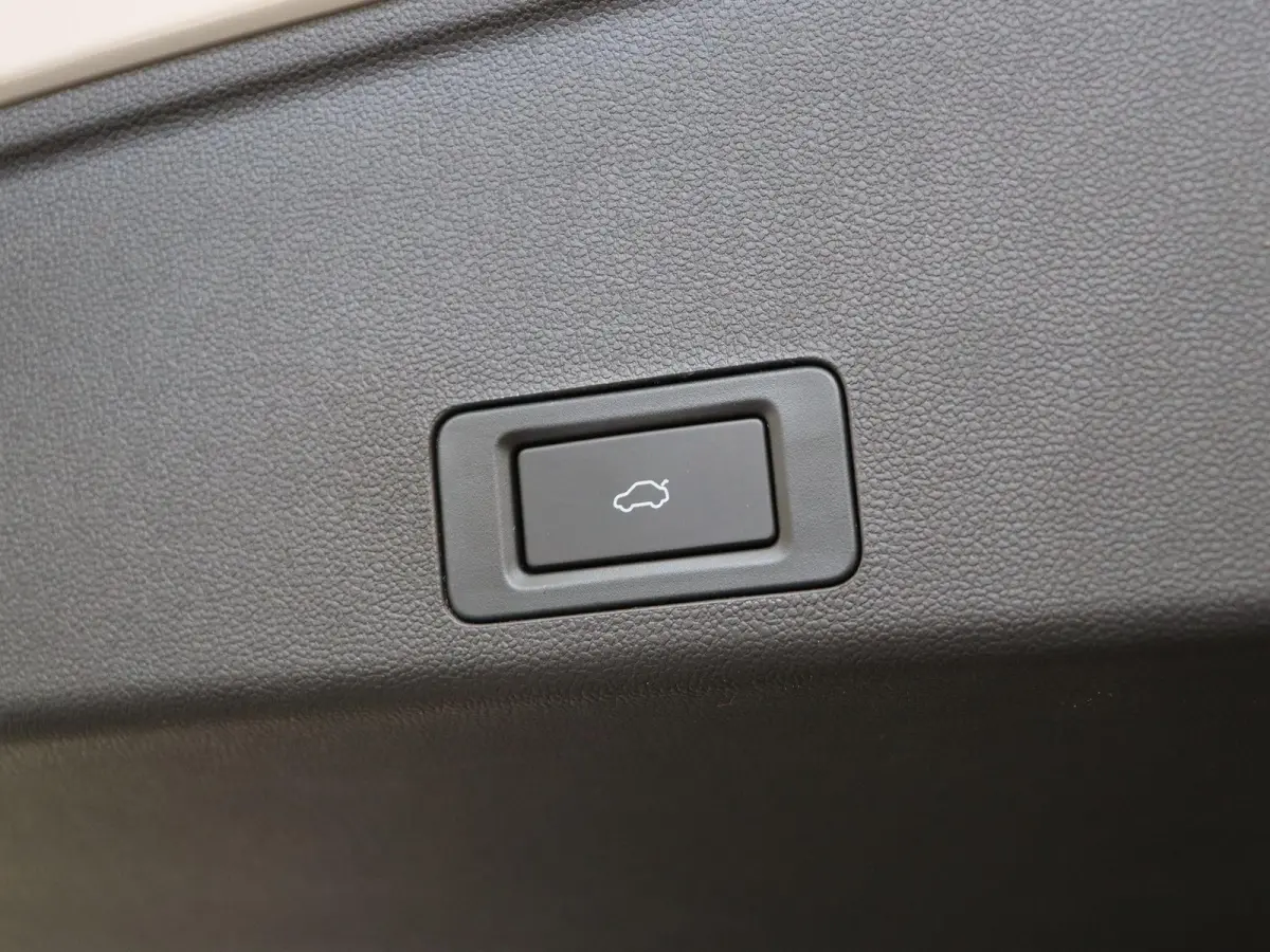 1.5 TGDI SHS-P Exclusive | Exclusive | Schuif\kantel dak | Lederen bekleding | Elektrische stoelen | Stoelverwarming en koeling | Led |