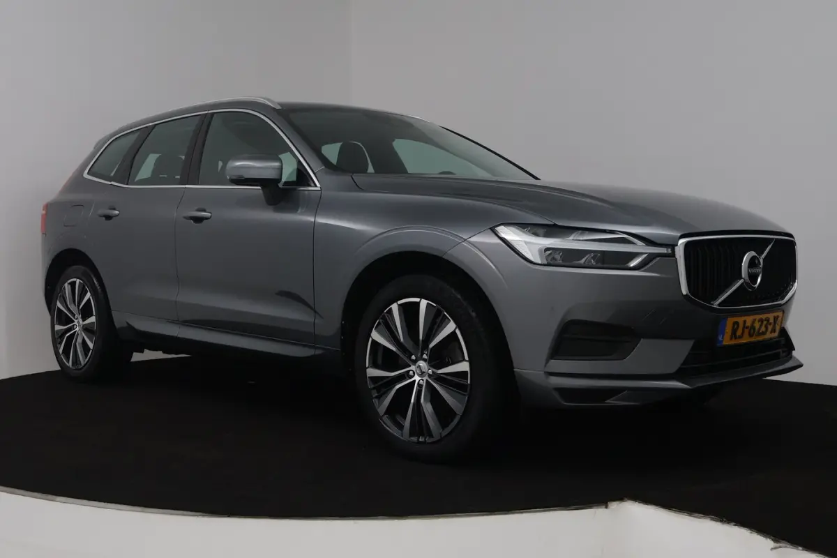 2.0 T5 AWD Momentum (TREKHAAK, STOELVERWARMING, ELEKTR STOELEN, CRUISE CONTROL, PARKEERSEN