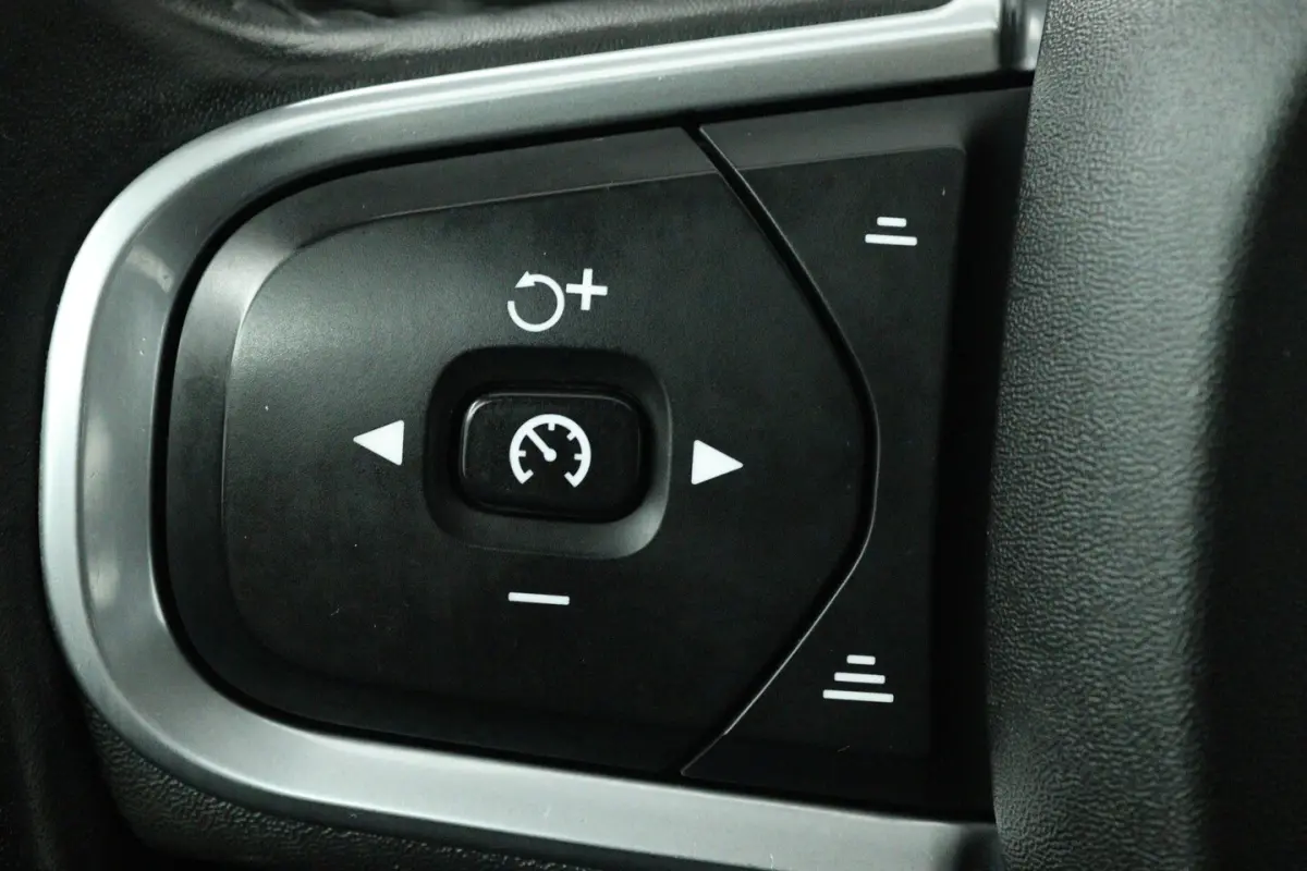 2.0 T5 AWD Momentum (TREKHAAK, STOELVERWARMING, ELEKTR STOELEN, CRUISE CONTROL, PARKEERSEN