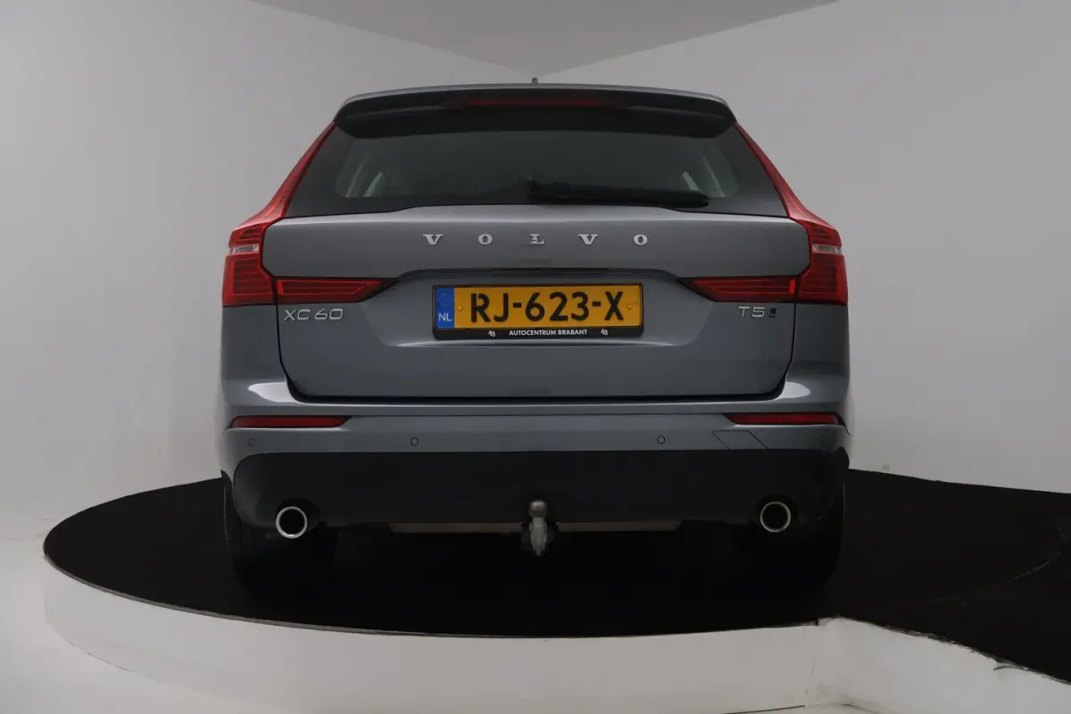 2.0 T5 AWD Momentum (TREKHAAK, STOELVERWARMING, ELEKTR STOELEN, CRUISE CONTROL, PARKEERSEN