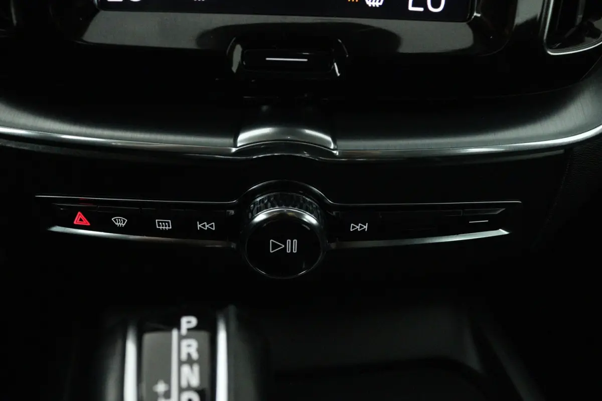 2.0 T5 AWD Momentum (TREKHAAK, STOELVERWARMING, ELEKTR STOELEN, CRUISE CONTROL, PARKEERSEN