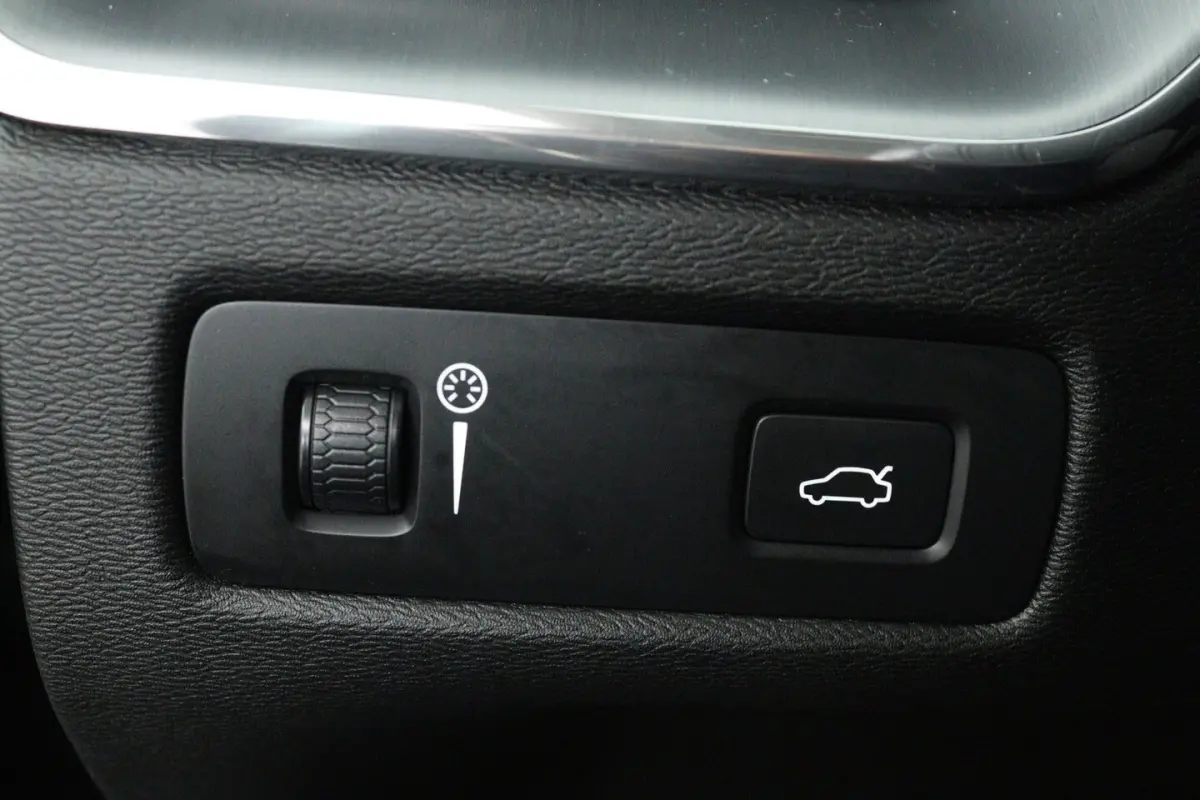 2.0 T5 AWD Momentum (TREKHAAK, STOELVERWARMING, ELEKTR STOELEN, CRUISE CONTROL, PARKEERSEN