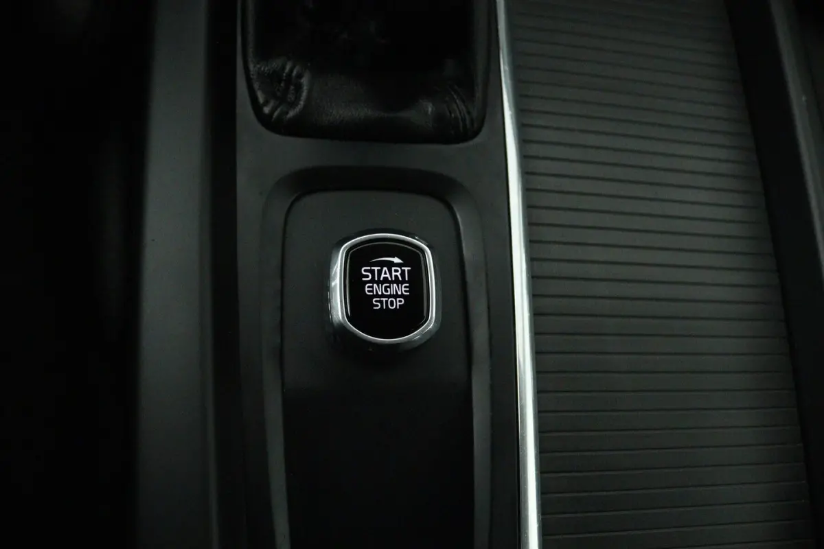 2.0 T5 AWD Momentum (TREKHAAK, STOELVERWARMING, ELEKTR STOELEN, CRUISE CONTROL, PARKEERSEN
