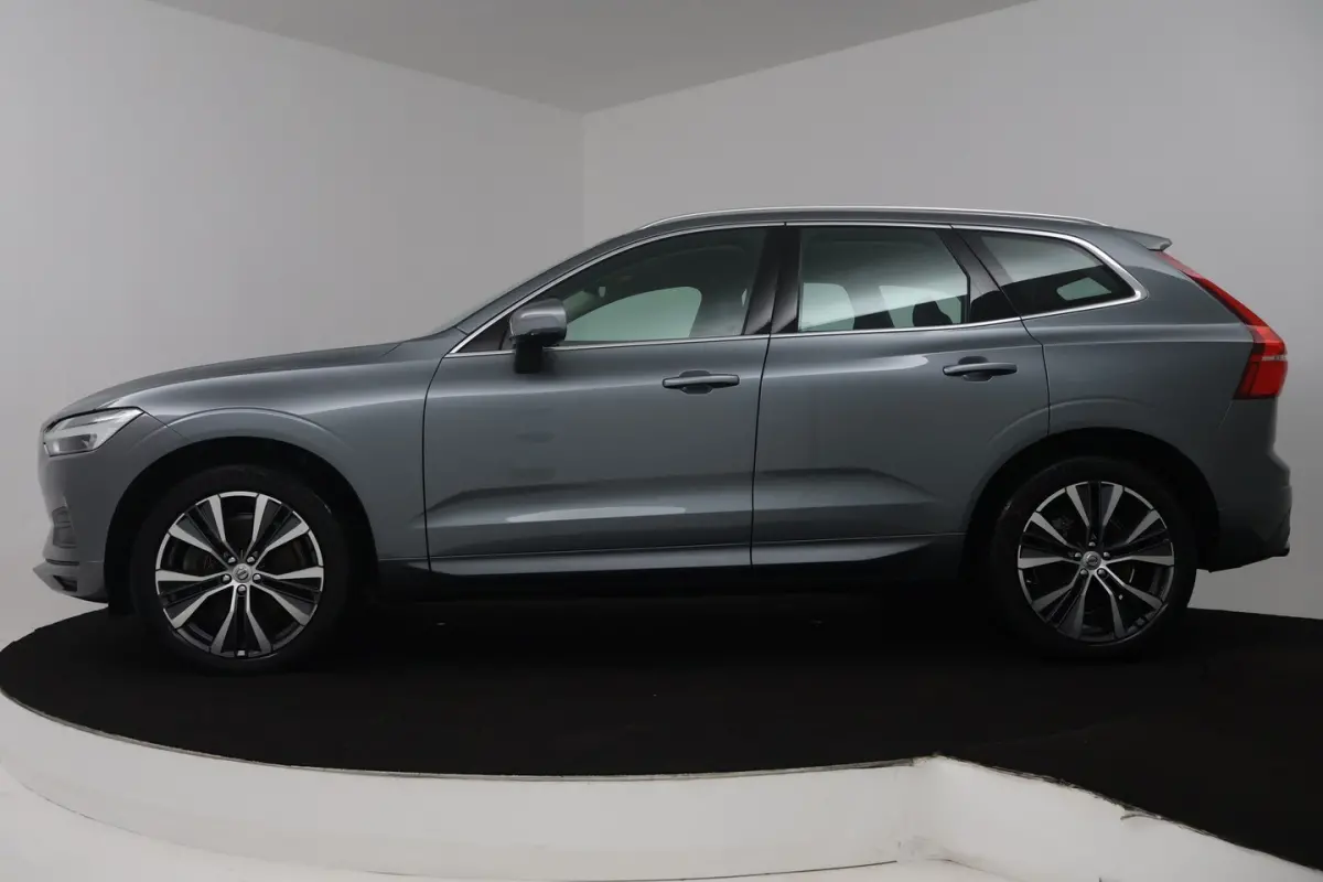 2.0 T5 AWD Momentum (TREKHAAK, STOELVERWARMING, ELEKTR STOELEN, CRUISE CONTROL, PARKEERSEN