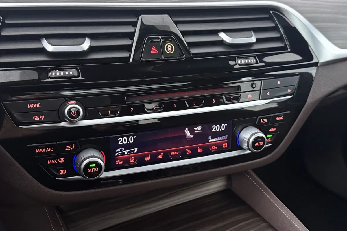 Gran Turismo 630i High Executive (PANORAMADAK, H&K AUDIO, STOELVERWARMING/VERKOELING, STUURVERWARMING,