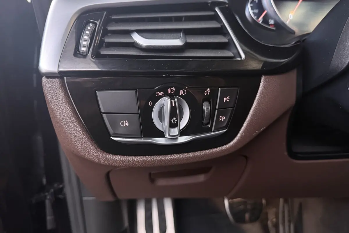 Gran Turismo 630i High Executive (PANORAMADAK, H&K AUDIO, STOELVERWARMING/VERKOELING, STUURVERWARMING,