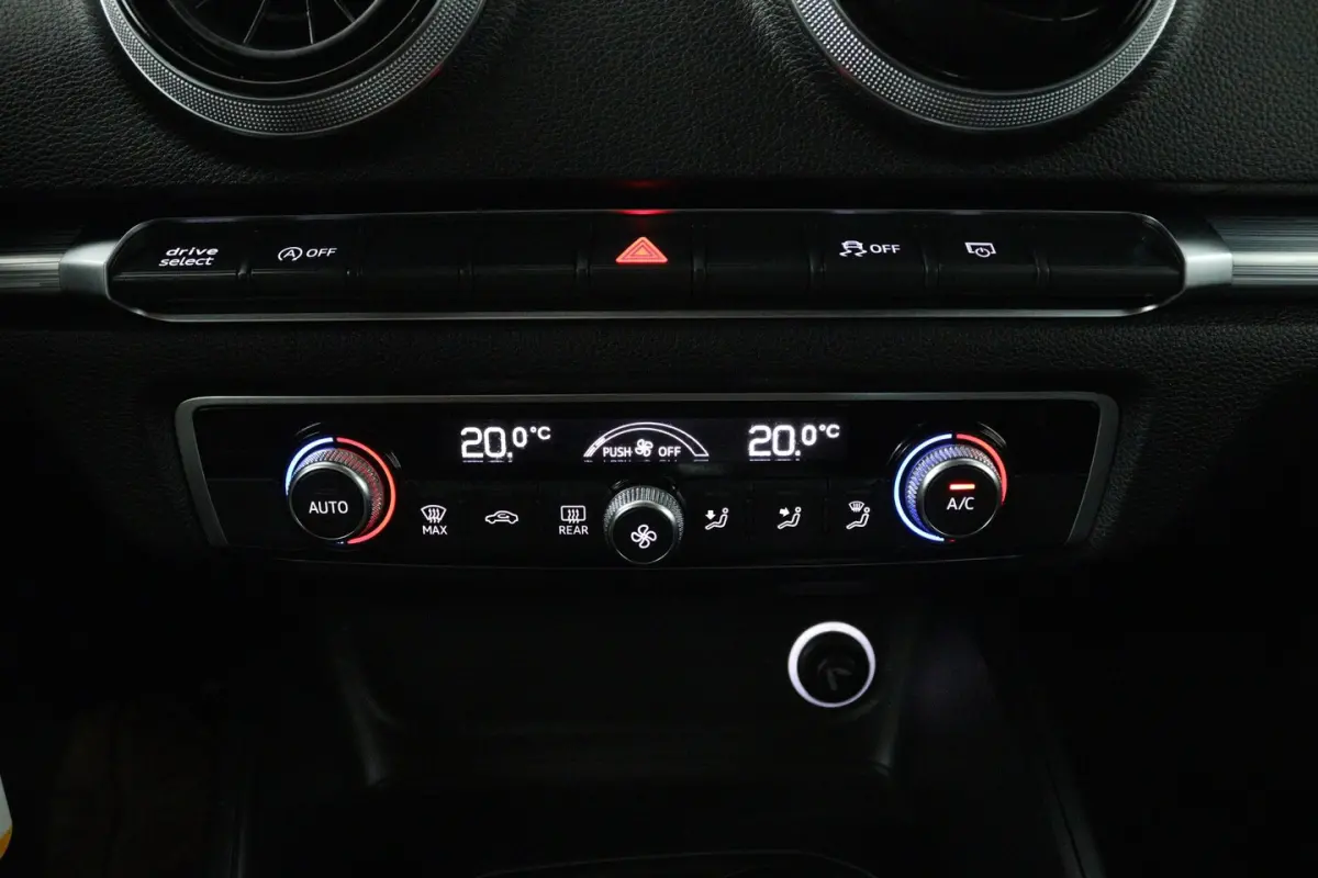 1.0 TFSI Sport Lease Edition Automaat (PARKEERSENSOREN, NAVIGATIE, CRUISE CONTROL, AUTOMAA