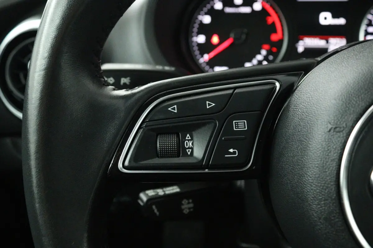 1.0 TFSI Sport Lease Edition Automaat (PARKEERSENSOREN, NAVIGATIE, CRUISE CONTROL, AUTOMAA