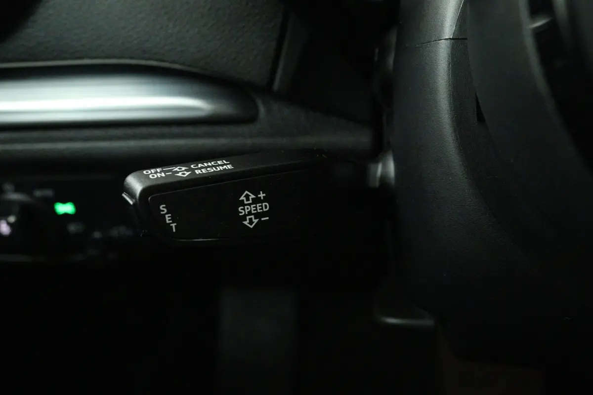 1.0 TFSI Sport Lease Edition Automaat (PARKEERSENSOREN, NAVIGATIE, CRUISE CONTROL, AUTOMAA