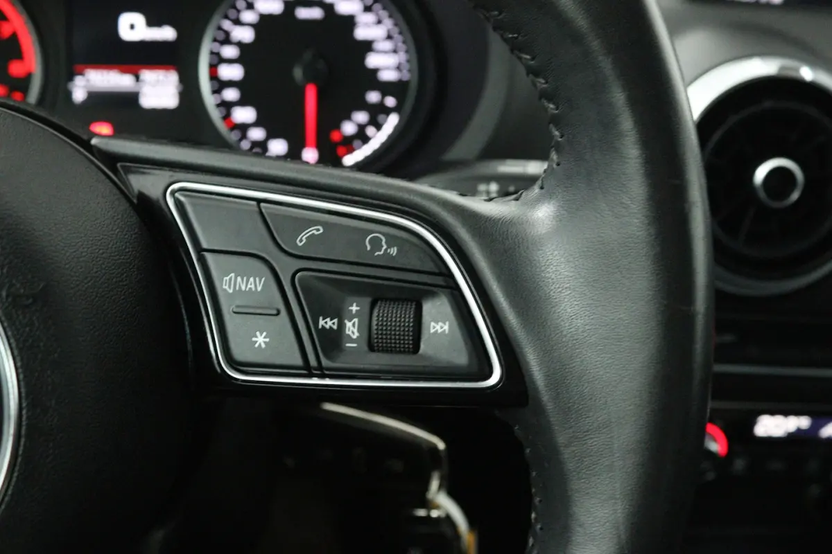 1.0 TFSI Sport Lease Edition Automaat (PARKEERSENSOREN, NAVIGATIE, CRUISE CONTROL, AUTOMAA
