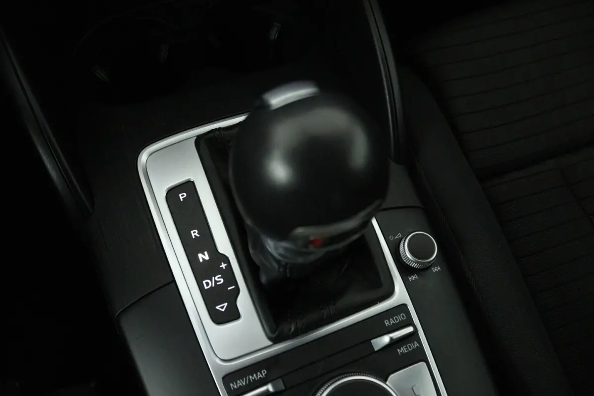 1.0 TFSI Sport Lease Edition Automaat (PARKEERSENSOREN, NAVIGATIE, CRUISE CONTROL, AUTOMAA